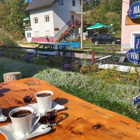 Underwoods Zabljak Guesthouse エクステリア 写真