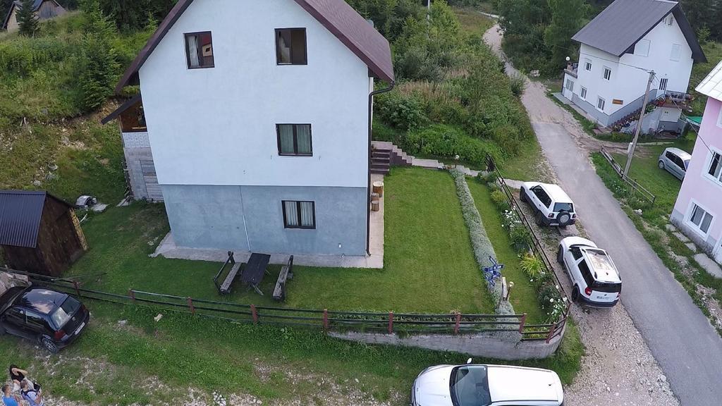 Underwoods Zabljak Guesthouse エクステリア 写真